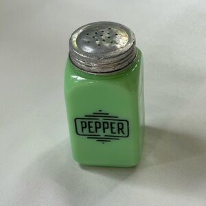 Vintage McKee Jadeite "Pepper" range shaker